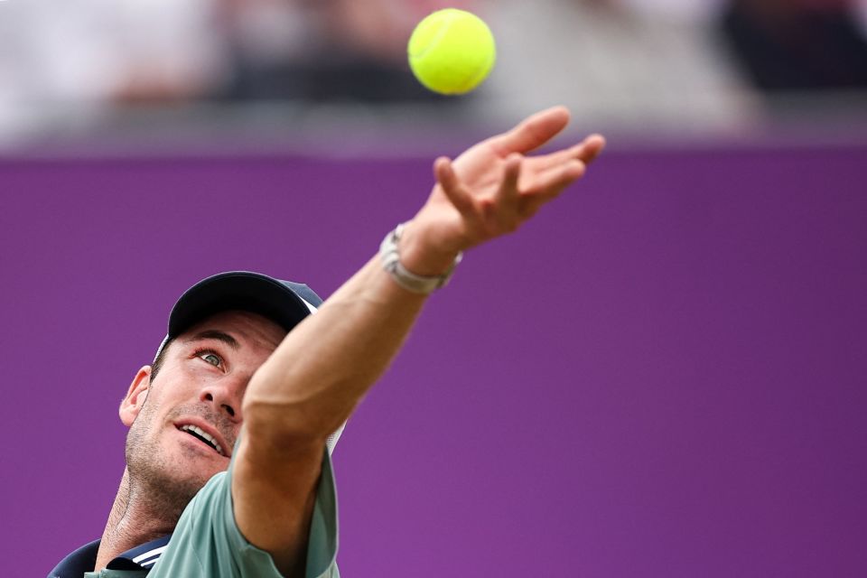 体育山东泰山队迎战大连人 团结拼搏冲击三连胜