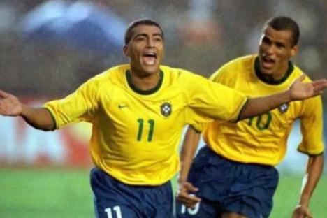 德斯奔驰举 德斯奔驰举